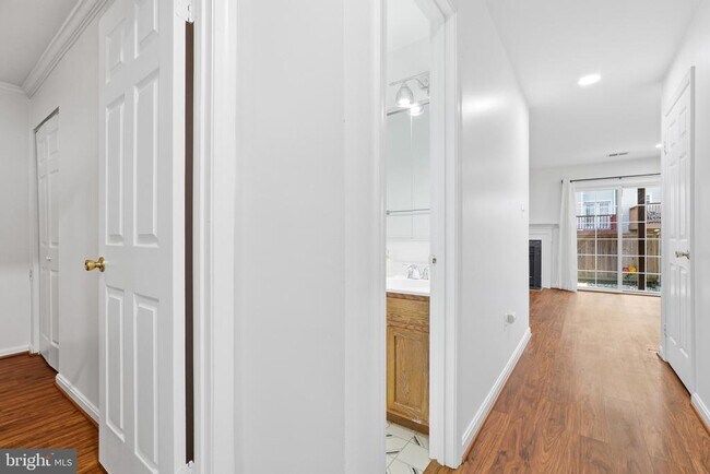 Building Photo - 9663 Franklin Woods Pl