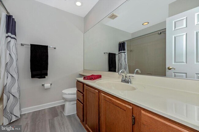 Building Photo - 910 McLendon Dr