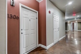 Building Photo - 3102 Kings Rd