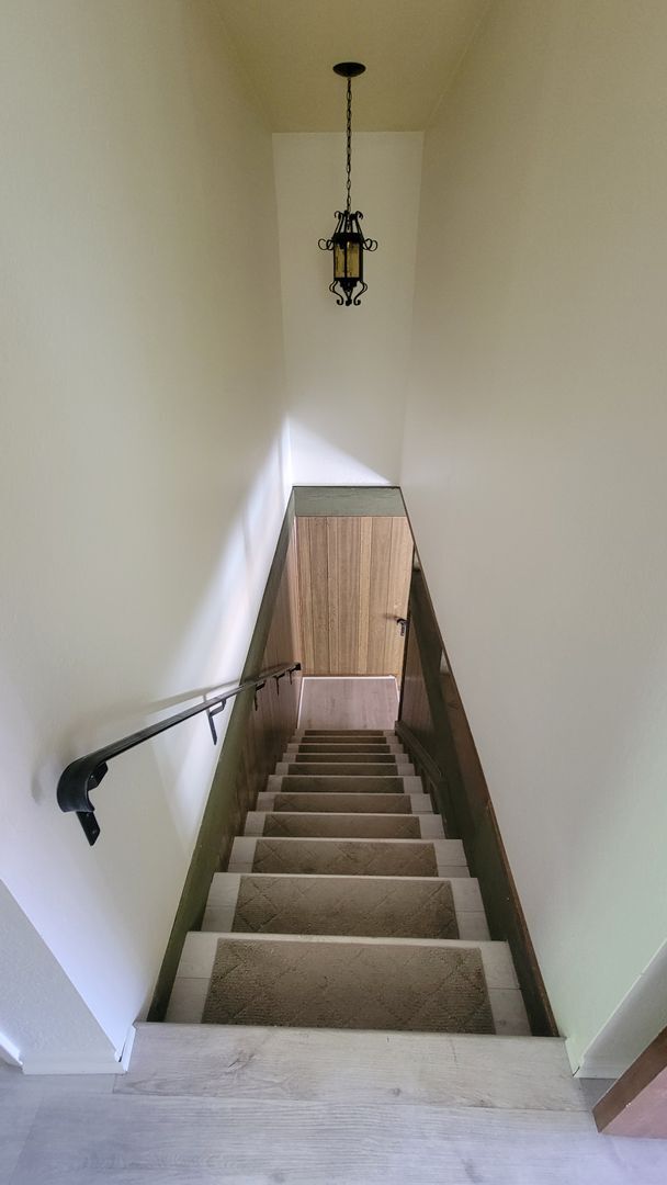 Building Photo - 4 Bedroom Mountain Home Close to Town!