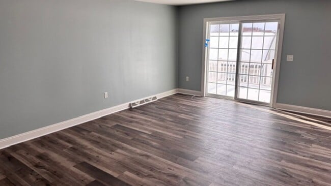 Building Photo - $2,300 townhome for rent Swatara township 3 bed 2.5 baths