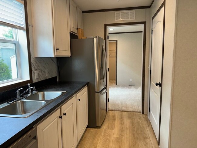 Building Photo - 48579 Leafdale Ct