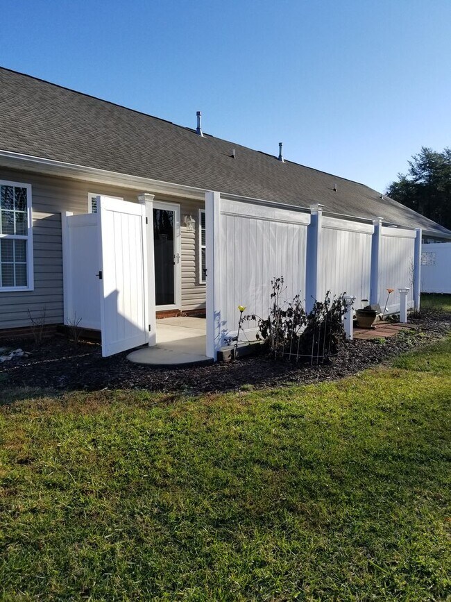Building Photo - 108 Brae Creek Ct