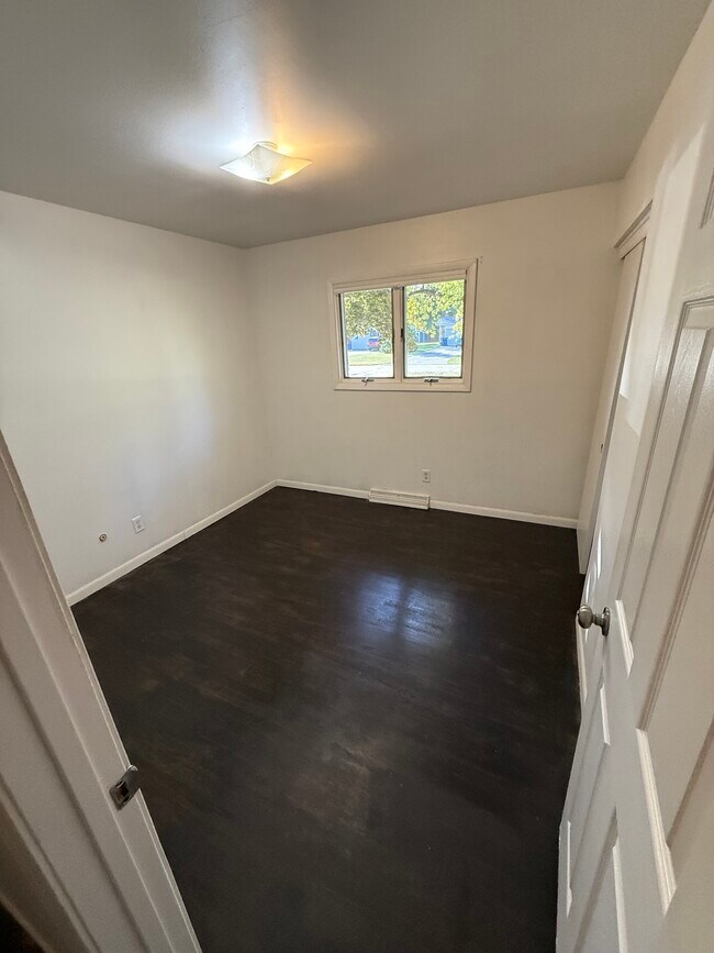 Building Photo - 4352 Clement Dr