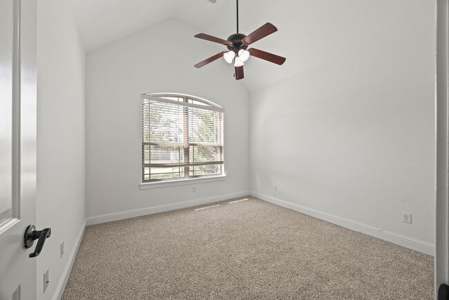 Building Photo - 4100 SW Deerfield Blvd