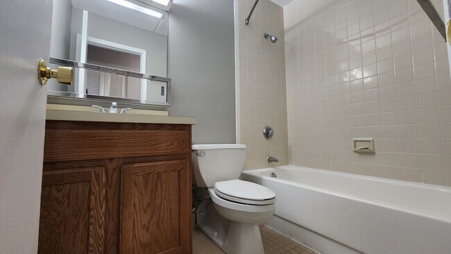 Building Photo - 65 North Point Dr