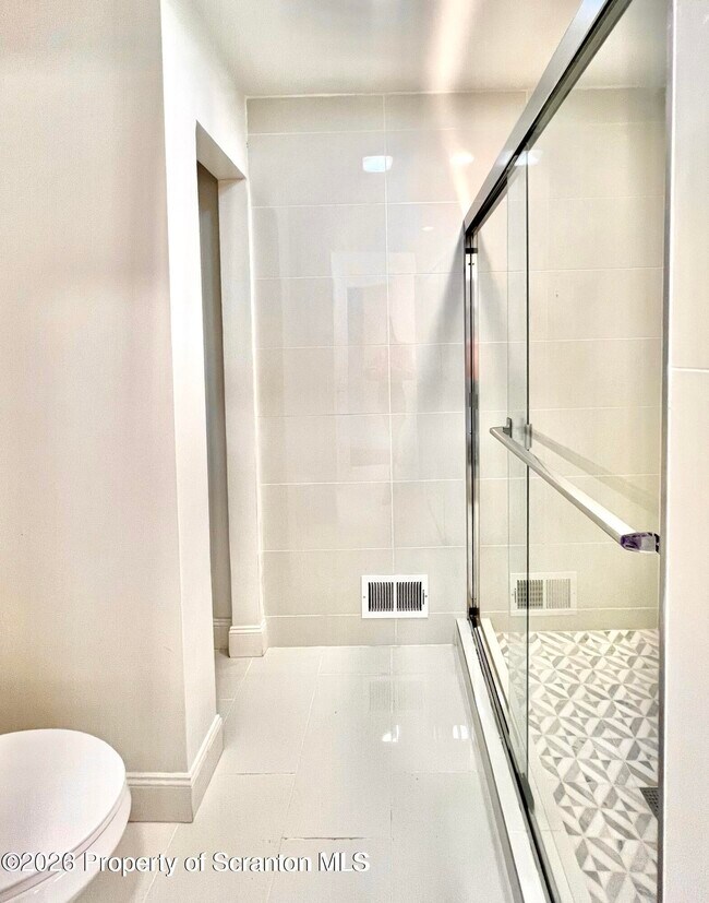 Building Photo - 400 Haven Ln