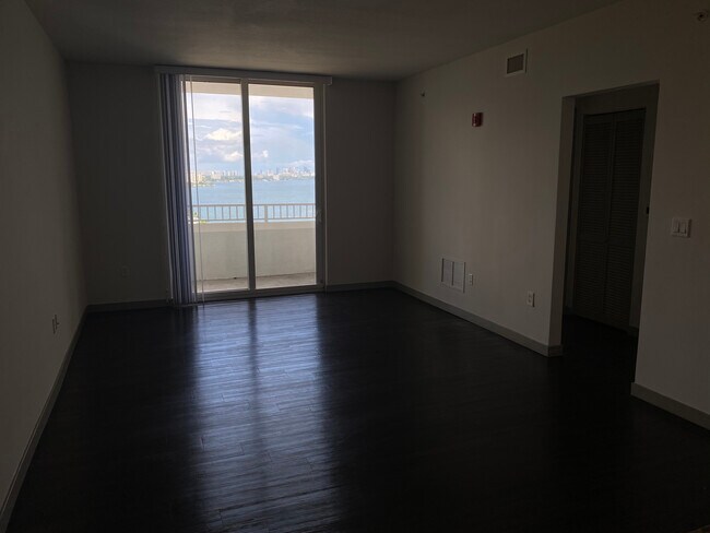 Building Photo - 7951 NE Bayshore Ct