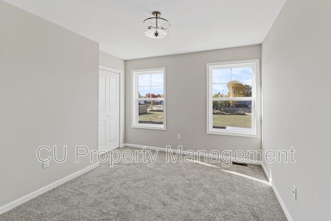 Building Photo - 1316 S Smith Rd