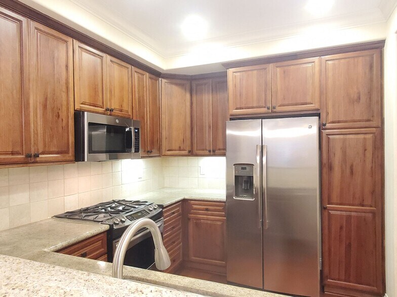 Building Photo - 2881 Meridian Ave