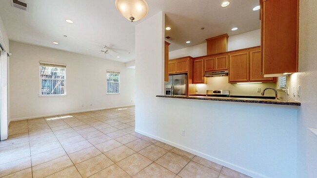Building Photo - Rincon Valley FIVE Bedroom Three Bathroom Single Family Home!