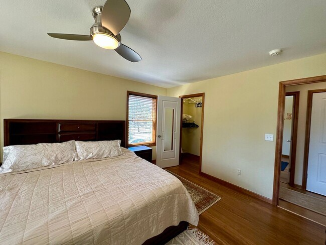Building Photo - Stunning Running Y Ridge Home with Lake Views – Furnished or Unfurnished!