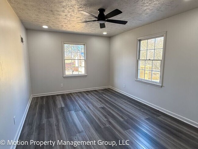 Building Photo - 1330 Hillcrest Dr