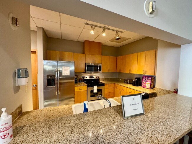 Building Photo - DT Bellevue Condo