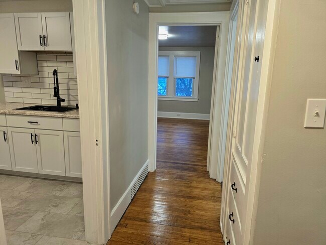 Building Photo - 105 N Bon Air Ave