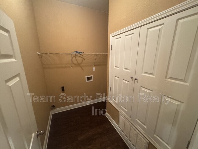 Building Photo - 7071 Lake Joanne Dr