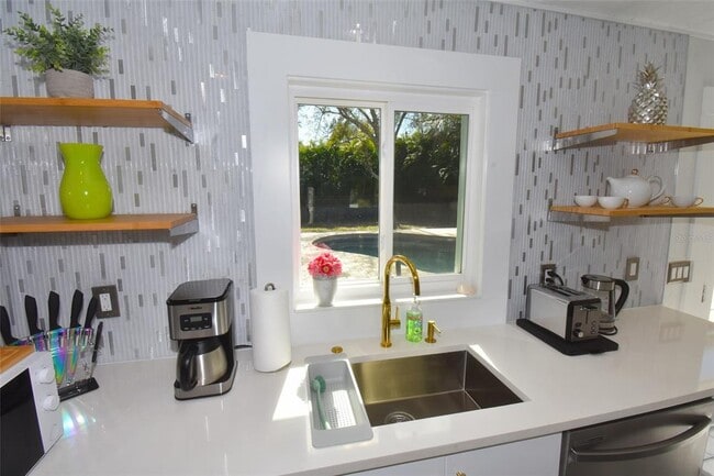 Building Photo - 2450 Hawthorne St