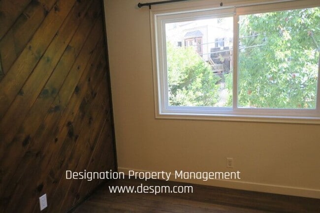 Building Photo - 4584 Cleland Ave