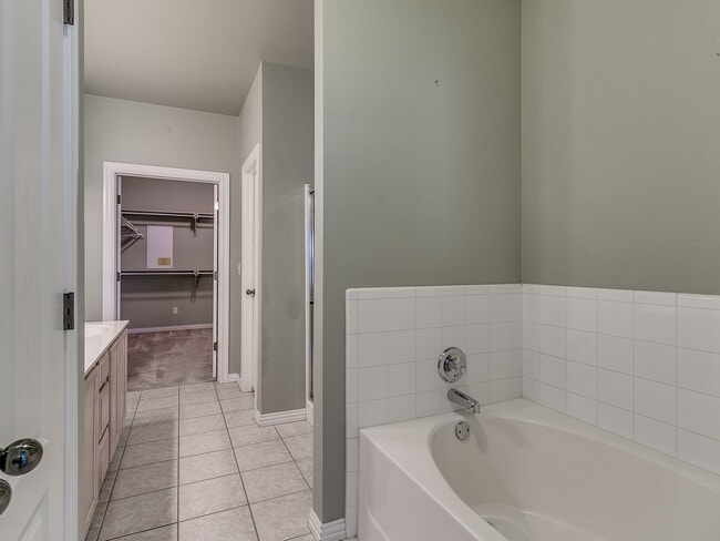 Building Photo - 2044 Sq. Ft. Home- Gated Community with a Pool/Club House-Edmond Schools- Lawn Care Included