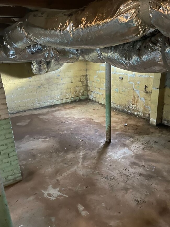 Building Photo - Knoxville 37914 - 2 bedroom 1 bath home - ...