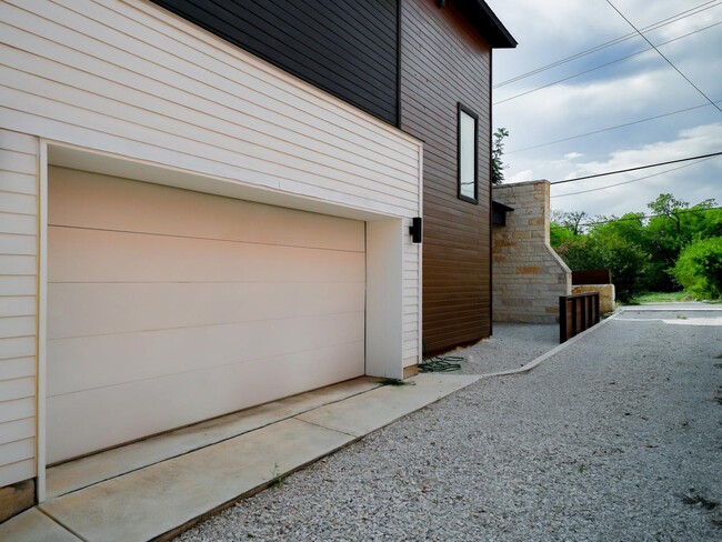 Building Photo - Contemporary Denver Heights home by eateri...