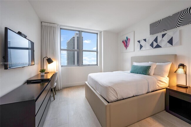 Building Photo - 4010 S Ocean Dr