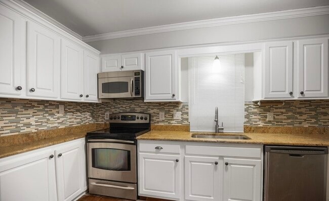 Building Photo - 1512 Maybrook Dr