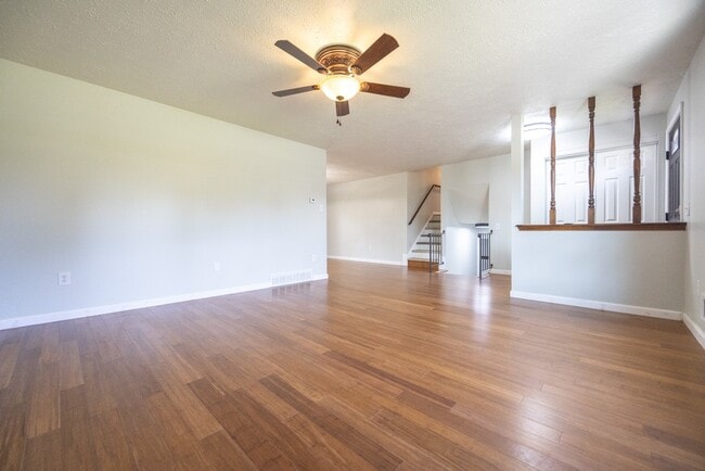 Building Photo - 202 Spring Tree Ln