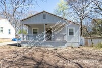 Building Photo - 3816 Oakwood Dr