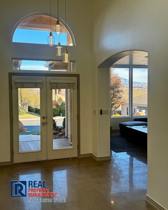 Building Photo - 179 Oasis Dr