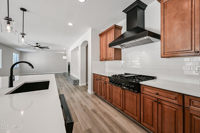 Building Photo - 2426 W Horsetail Trail