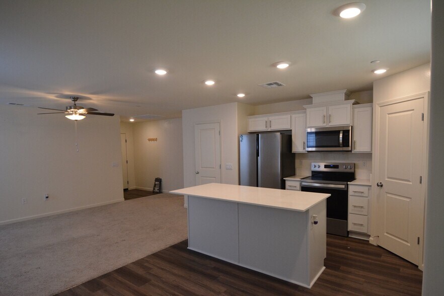 Building Photo - 8911 Tristania Pl
