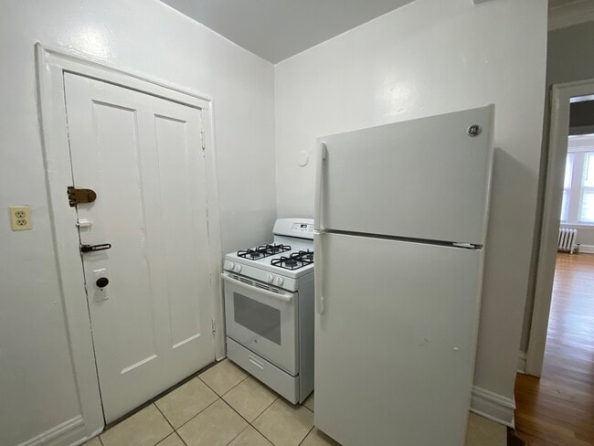 Building Photo - 1525 W Estes Ave