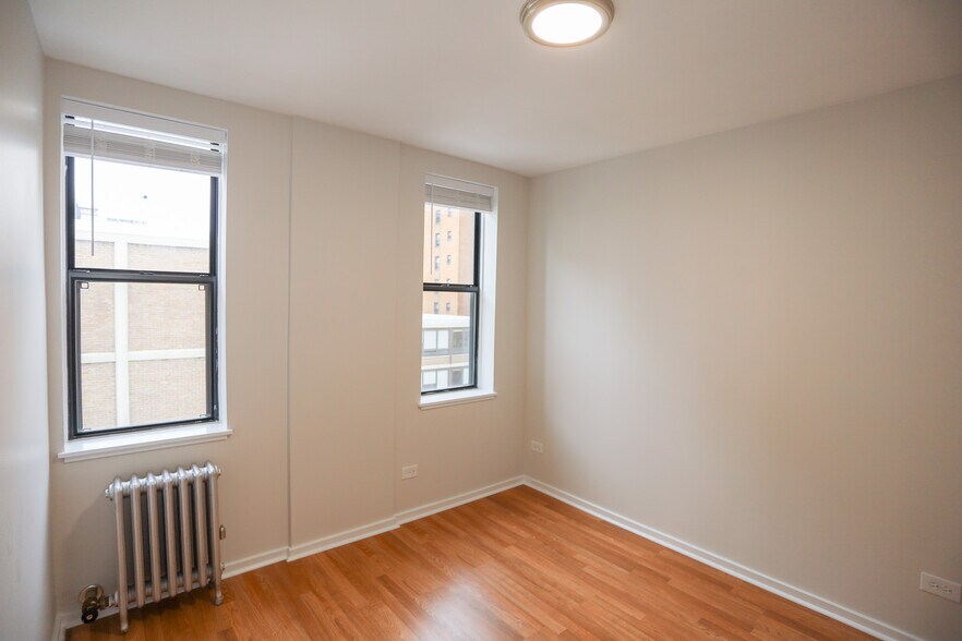 Building Photo - 6157 N Kenmore Ave