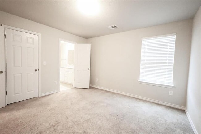 Building Photo - 7403 Albany Dr