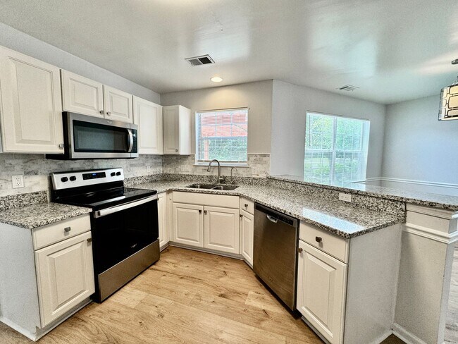 Building Photo - 4-Bedroom Home Castleton Ready 07-16-26! A Pet-Friendly Home - All Appliances - Fenced Yard - Exc...