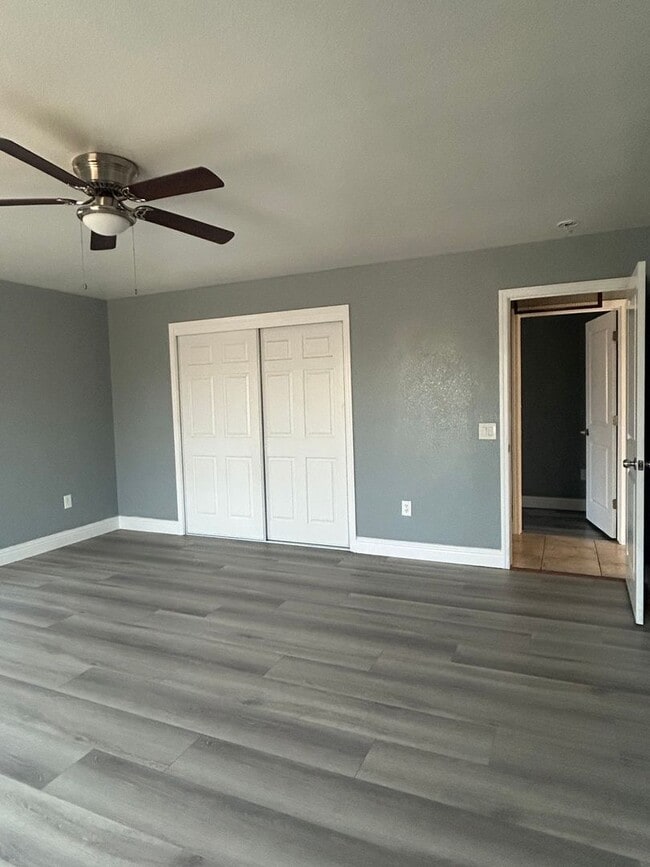 Building Photo - 3 Bedroom 2 bath home available