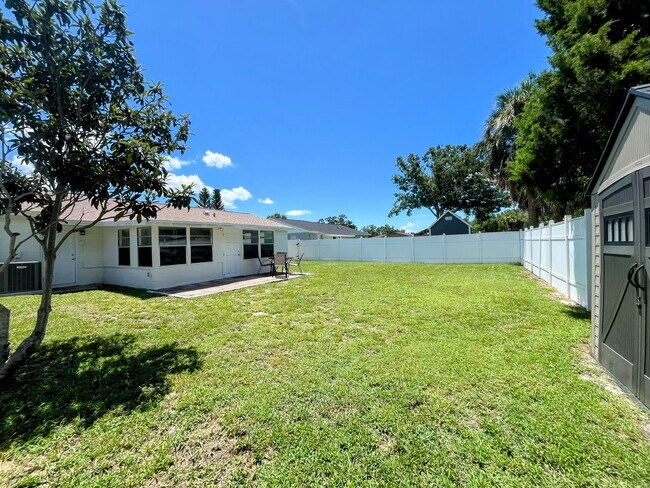 Building Photo - 1744 10th St SW