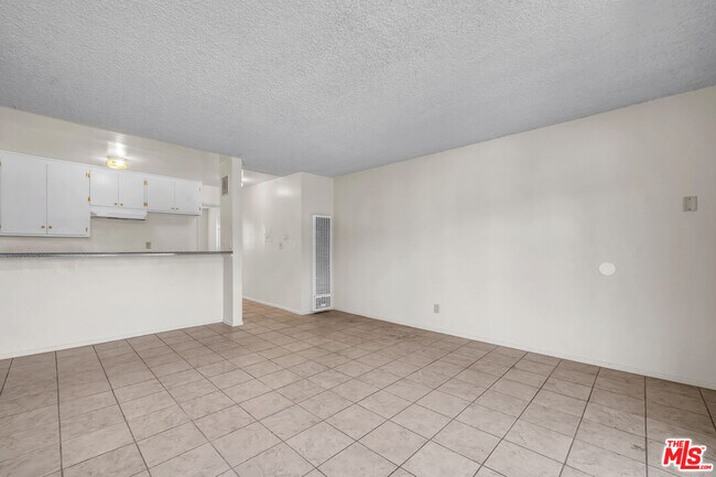 Building Photo - 4956 Romaine St
