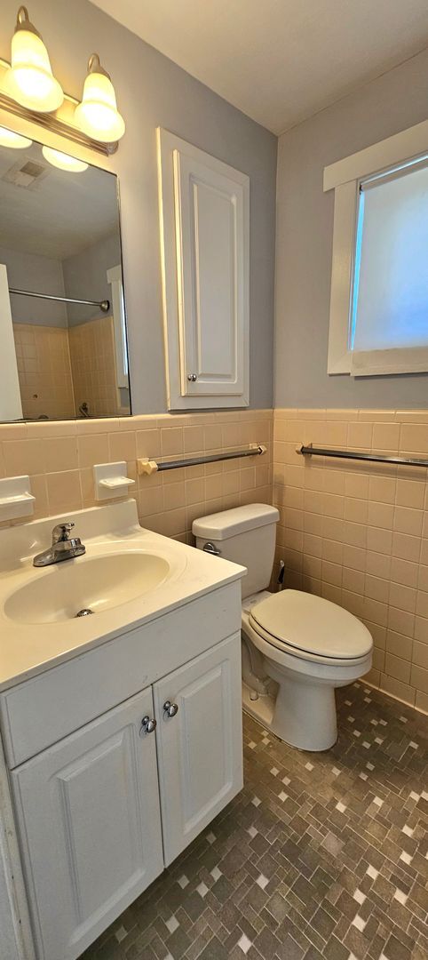 Building Photo - Serene 2BR Living in Seagate Near Market Common