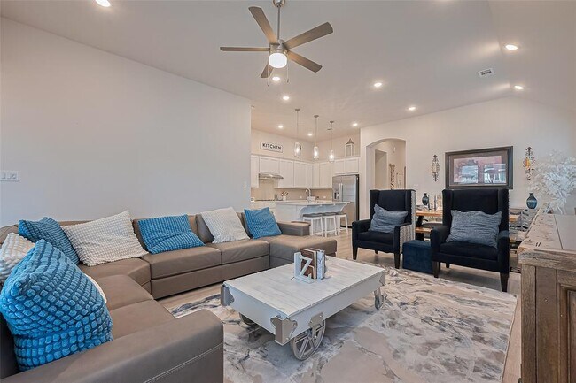 Building Photo - 4910 Tan Briar Dr