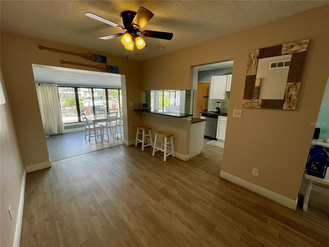 Building Photo - 309 Bryn Mawr Island