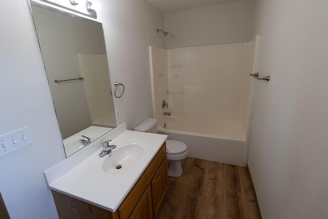 Building Photo - 5000 Derby Ridge Dr