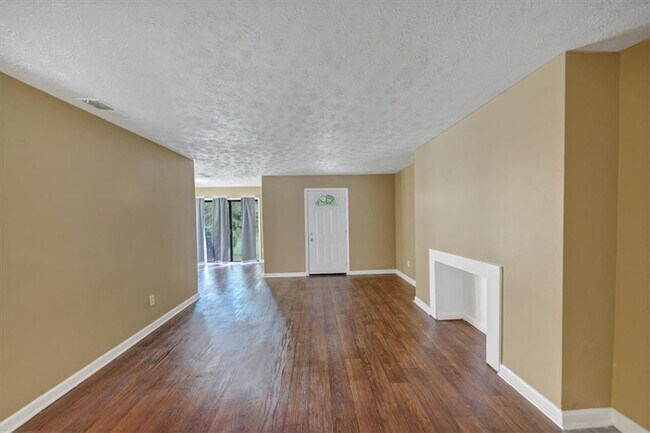 Building Photo - 3575 Oakvale Rd