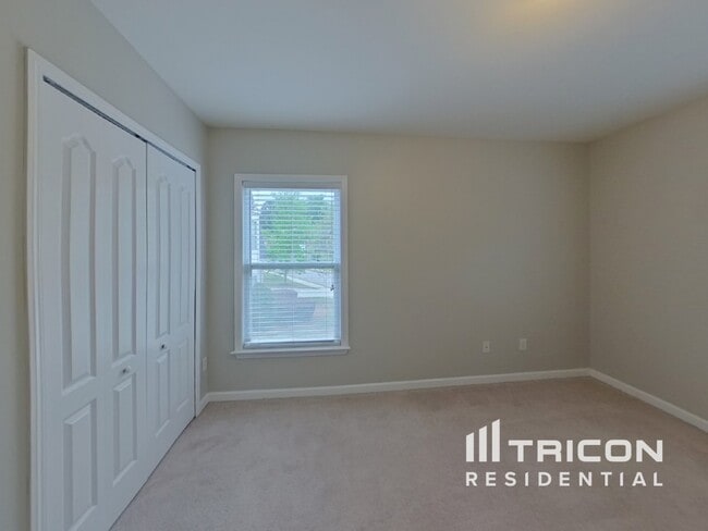 Building Photo - 5371 Lakerock Dr SW