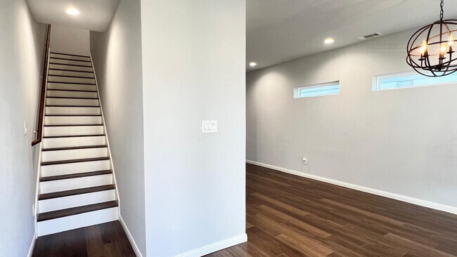 Building Photo - 4922 Dalhart Dr