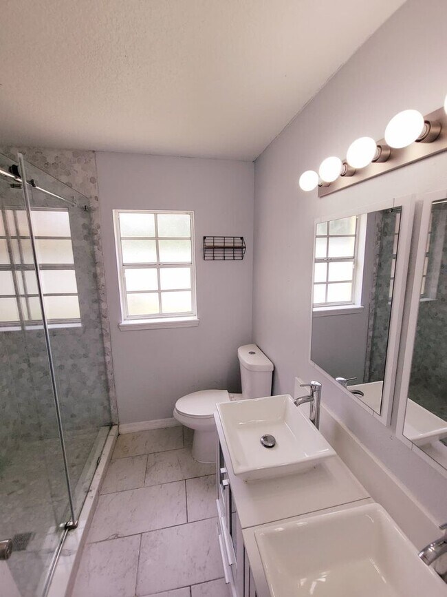 Building Photo - For Rent | Hidden Glen Community | 4 Bed, 2 Bath + Private Pool Oasis