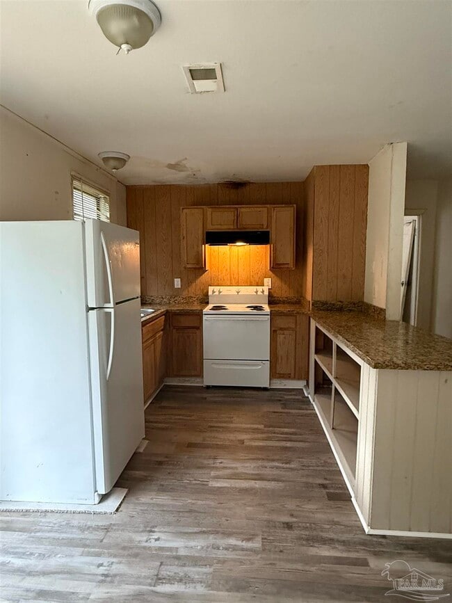 Building Photo - 671 E Olive Rd