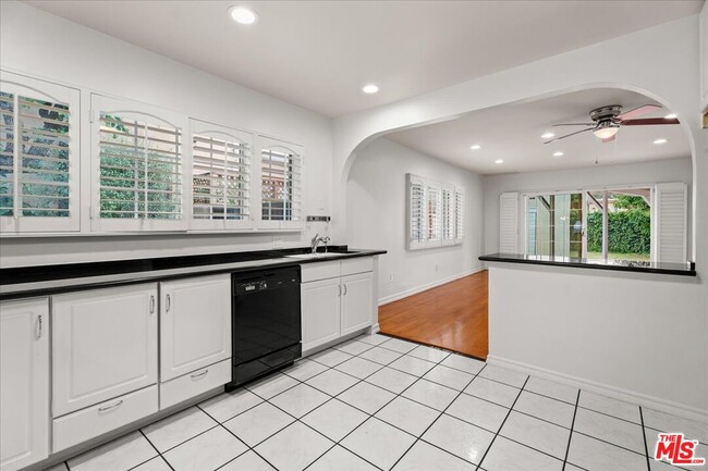 Building Photo - 2126 Selby Ave