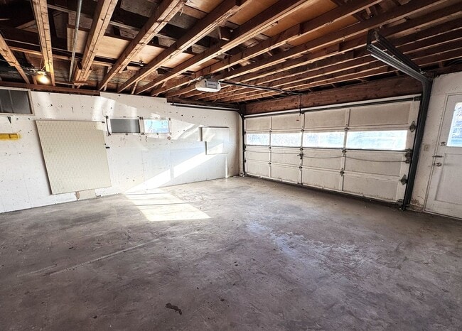 Building Photo - Charming West End Rental with Large Backyard & Garage